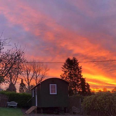 Green Valley, Cotswold Stay With Hamper Cheltenham Buitenkant foto