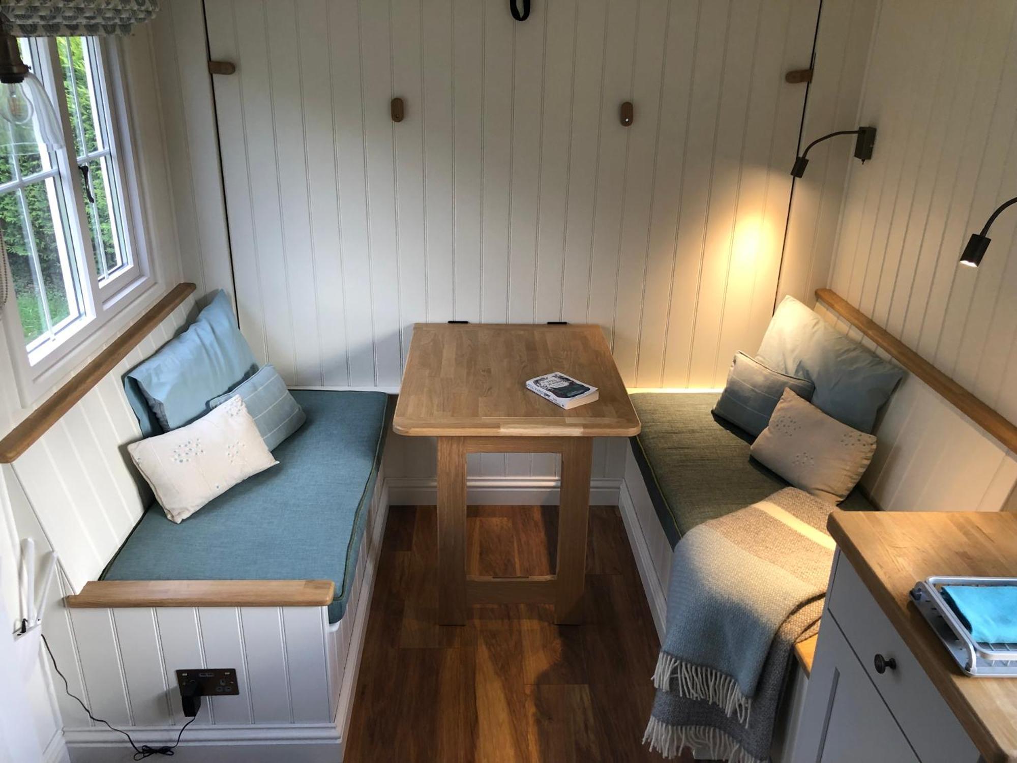 Green Valley, Cotswold Stay With Hamper Cheltenham Buitenkant foto