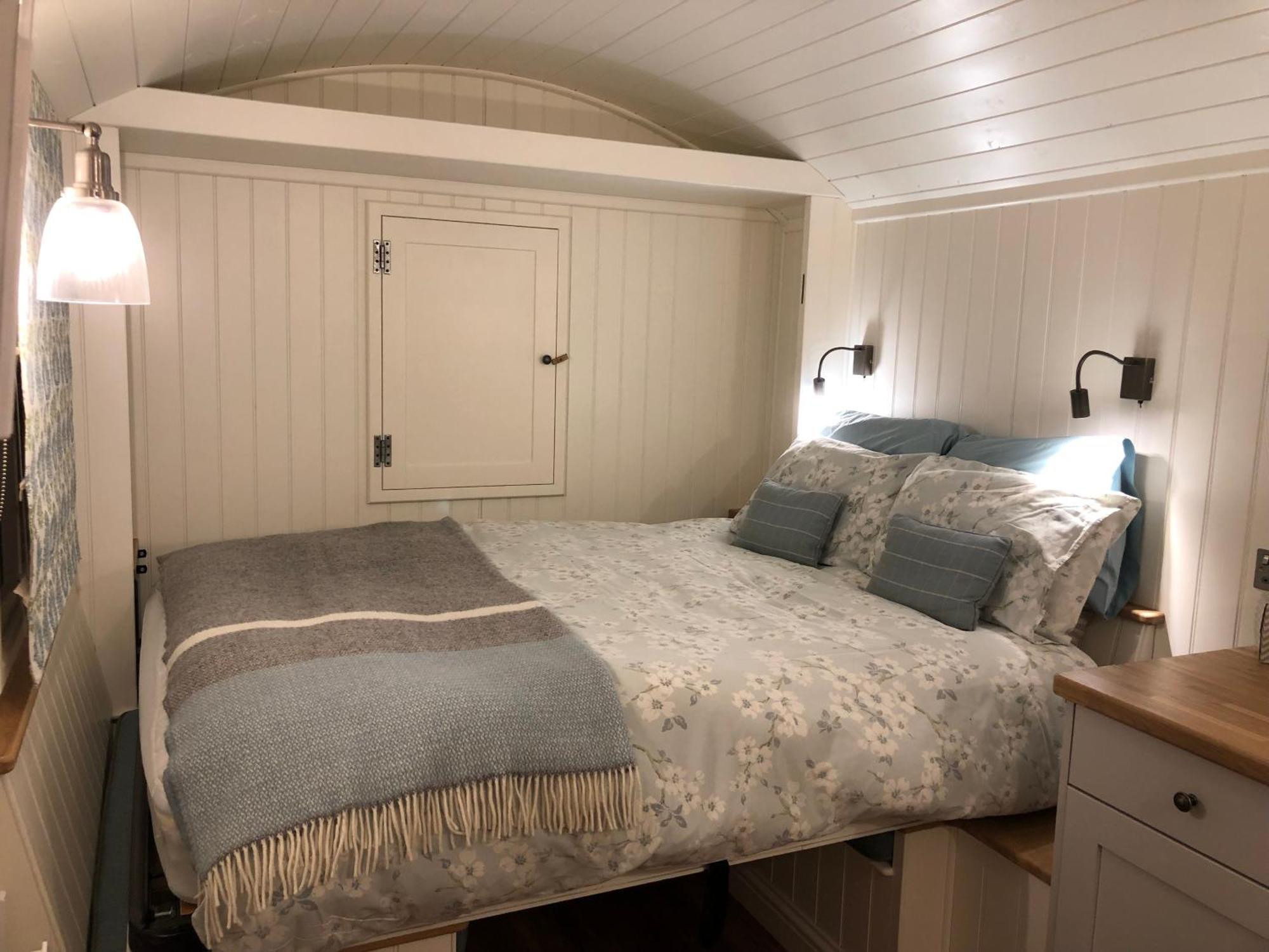 Green Valley, Cotswold Stay With Hamper Cheltenham Buitenkant foto