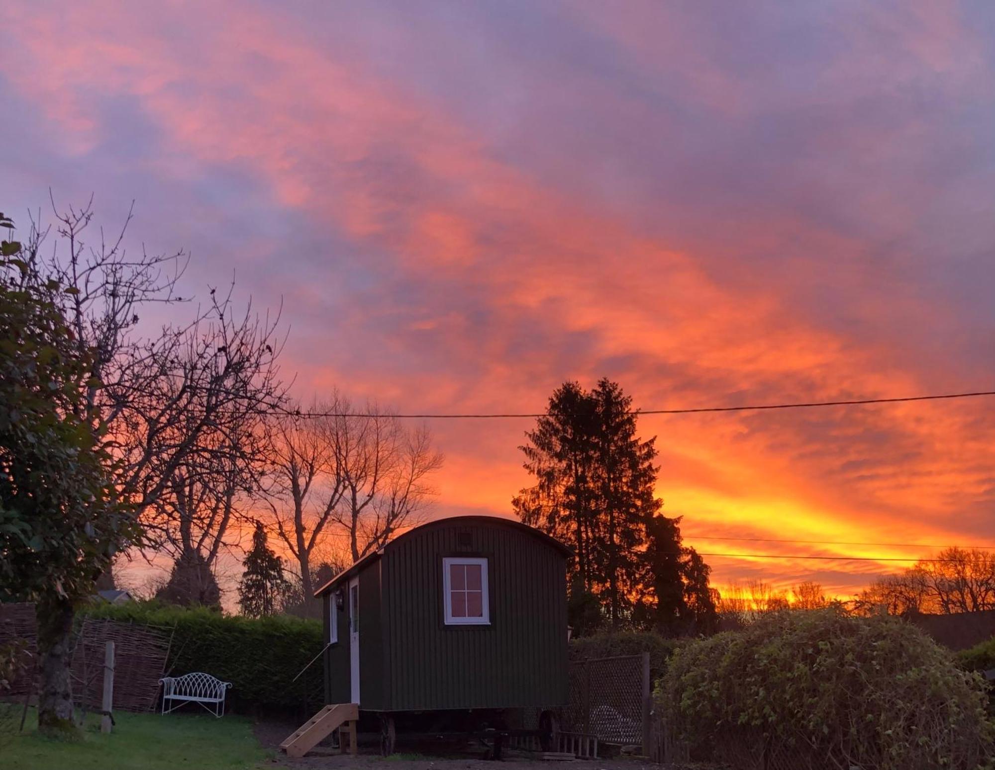 Green Valley, Cotswold Stay With Hamper Cheltenham Buitenkant foto