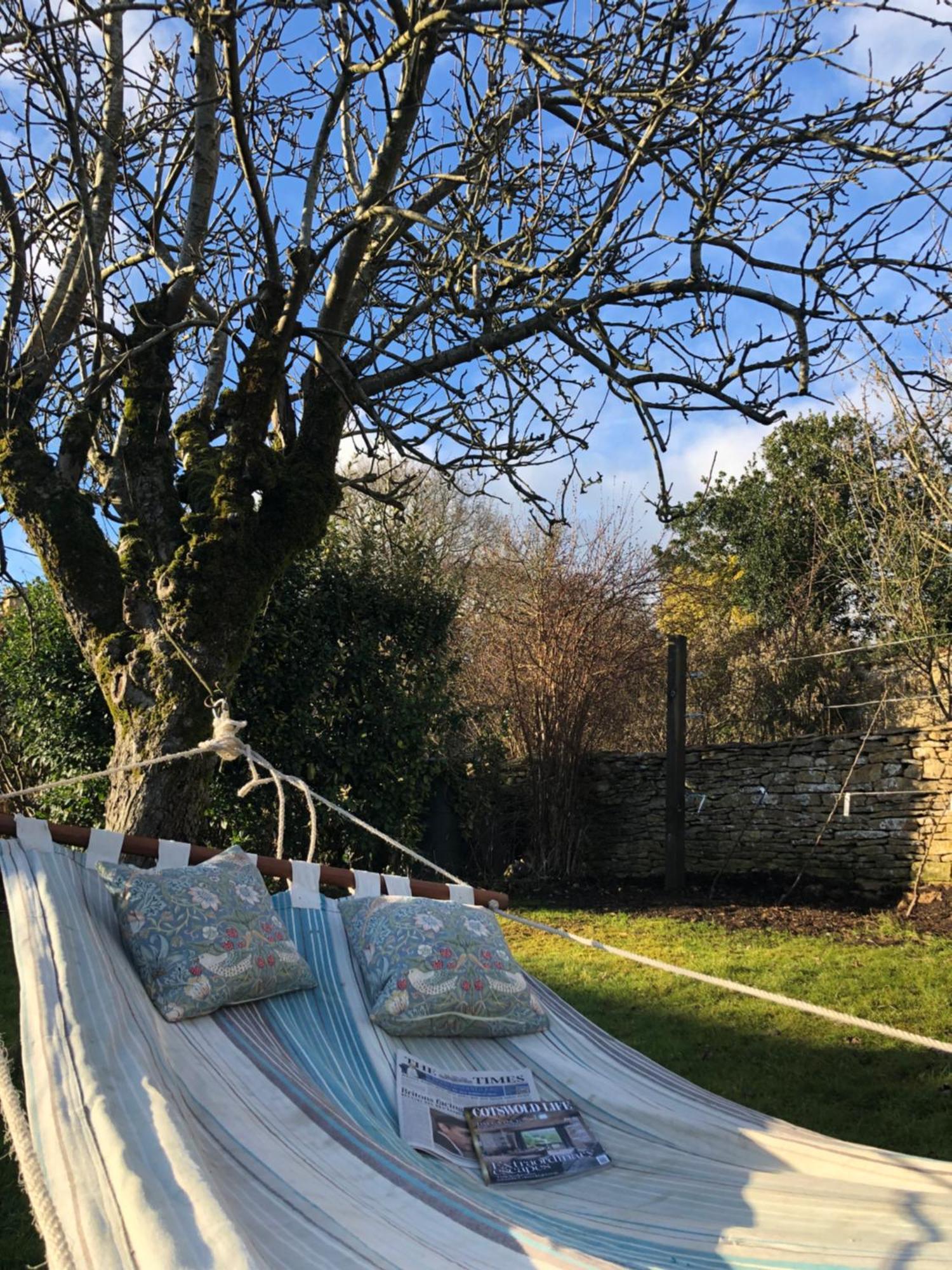 Green Valley, Cotswold Stay With Hamper Cheltenham Buitenkant foto